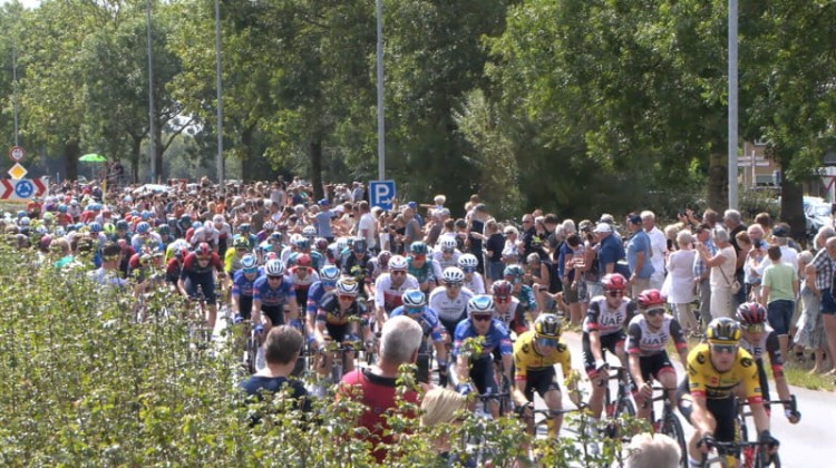 La Vuelta leeft in De Bommelerwaard: ‘Trek vooral iets roods aan’