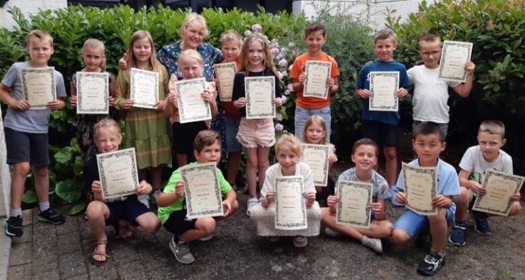 Kids Blokfluitklas KHSC sluiten seizoen af met getuigschrift