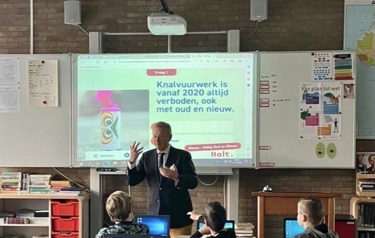Voorlichting over veilige jaarwisseling door bureau Halt op scholen