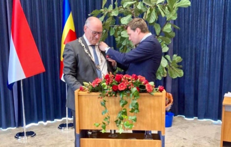 Burgemeester Van Kooten ereburger gemeente Maasdriel