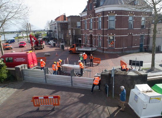Waterschap oefent ‘gaten dichten’ in kademuur Zaltbommel