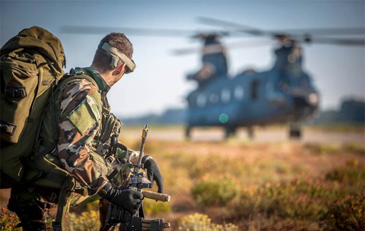 Defensie oefent in de Bommelerwaard