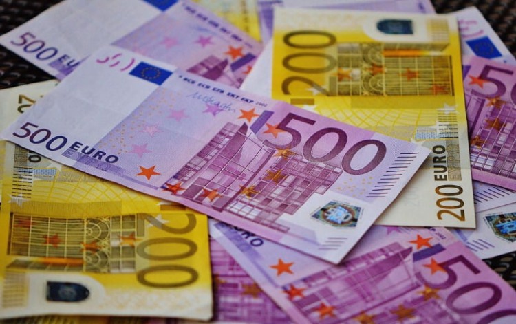 Politie vindt tonnen aan cash in witwaszaak Maasdriel
