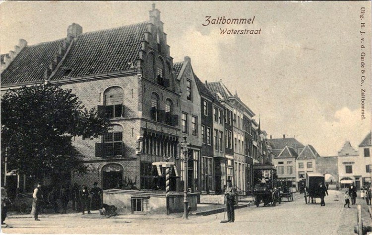 Paardentram na 100 jaar even terug in Bommelse  binnenstad