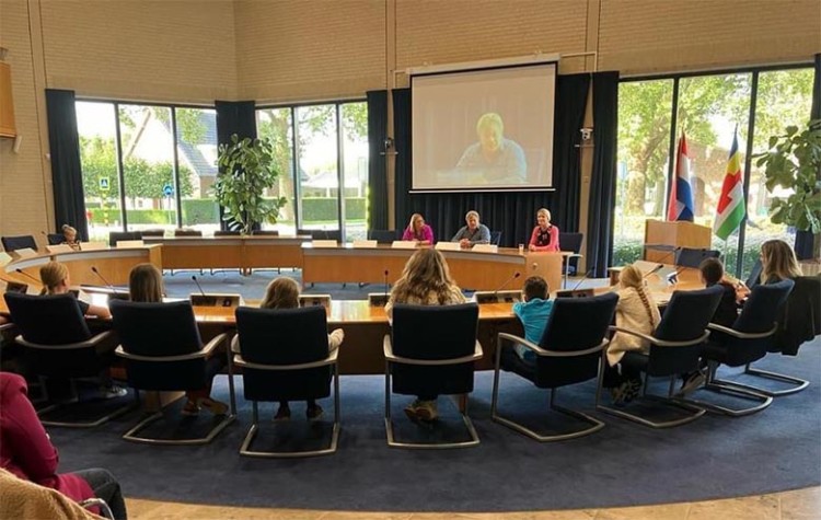 Leerlingenraad De Bogerd bezoekt gemeente Maasdriel