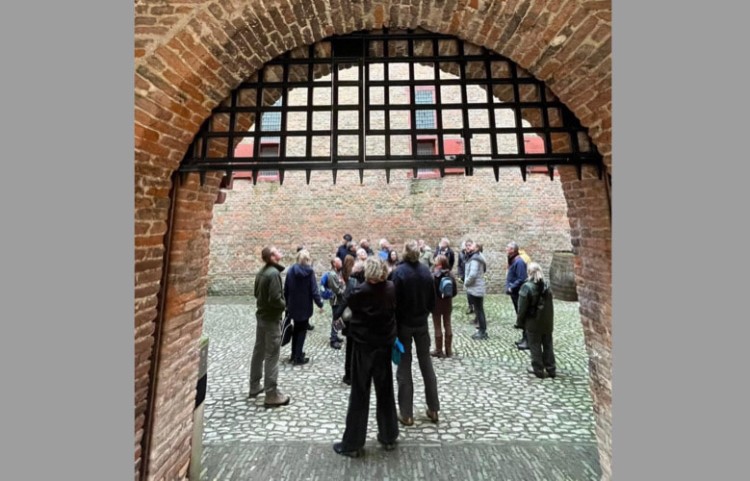 Biesboschvrijwilligers vermaken zich op Loevestein
