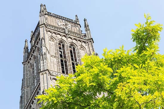 Klok Sint-Maartenskerk gescheurd