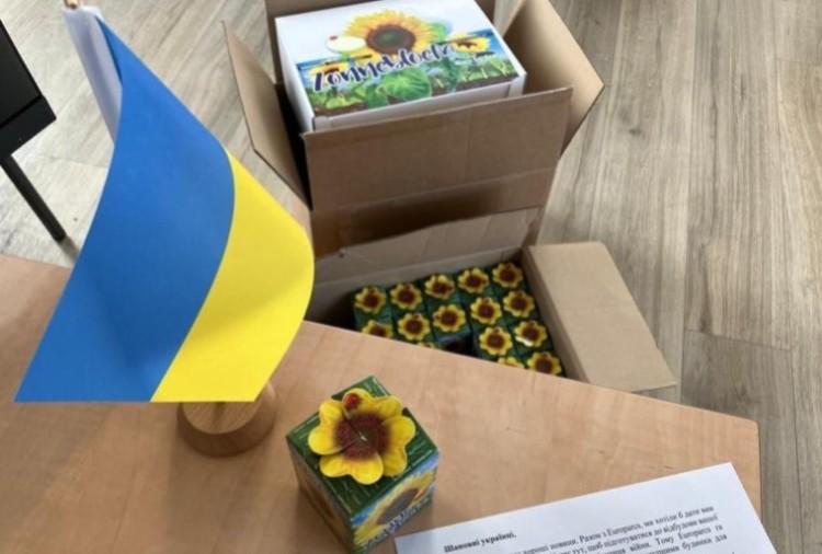 Oekraïners krijgen zonnebloemen, hun vrijheidssymbool