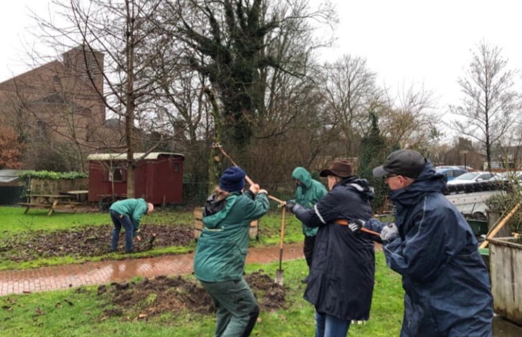 (Werk)seizoen in Ontmoetingstuin is begonnen