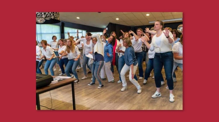 Nieuwe theatershow van 25-jarig Popkoor Zinder