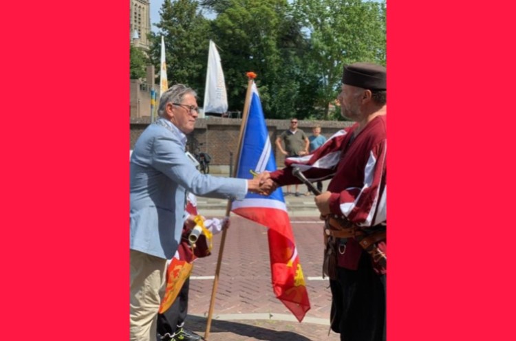 Vlag van Zaltbommel voor ridder Dirc