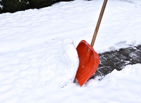 ‘Gemeente moet voetpaden sneeuwvrij maken’