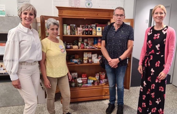 Voedselkast in bieb Kerkdriel officieel geopend