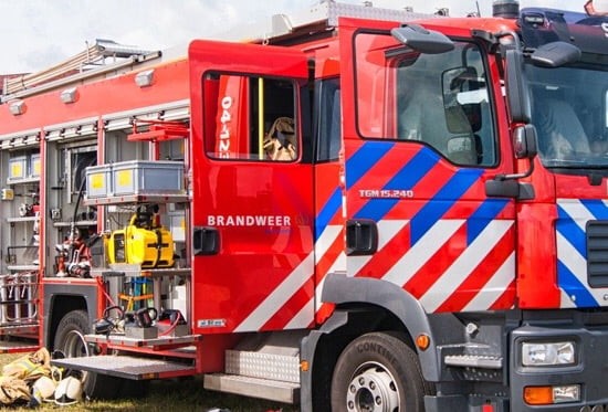 Twee auto’s in Ammerzoden branden volledig uit