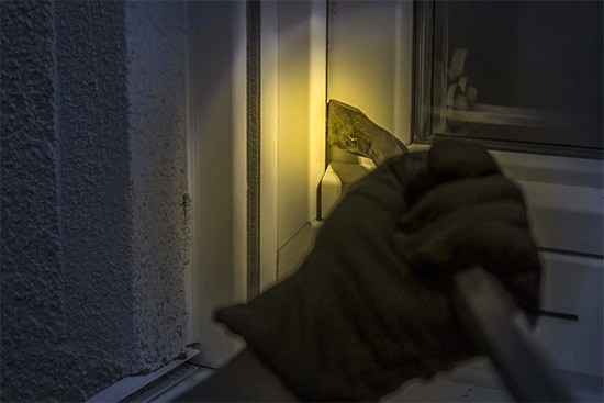Politie houdt verdachte aan van woninginbraak