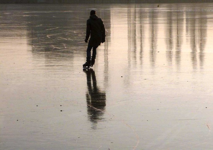 Nu schaatsen op de uiterwaarden is niet wijs