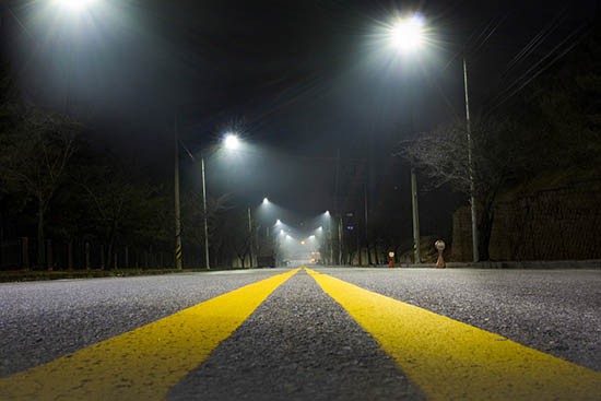 Onbekenden vernielen lichtmasten, politie zoekt getuigen