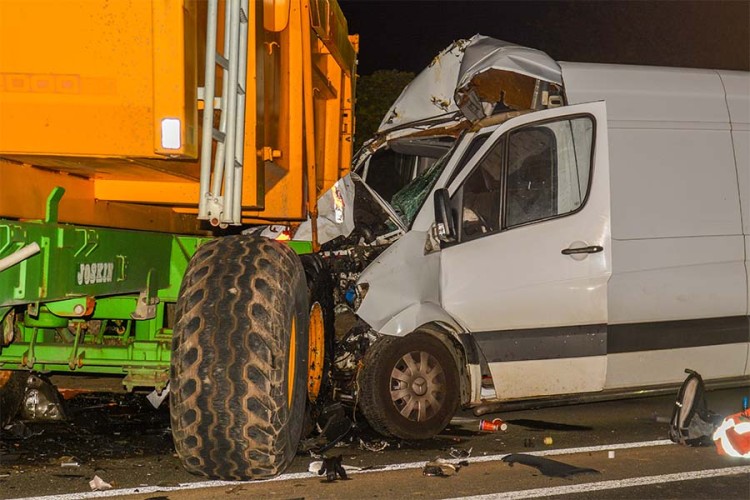 Aanrijding tussen tractor en bestelbus in Kerkdriel