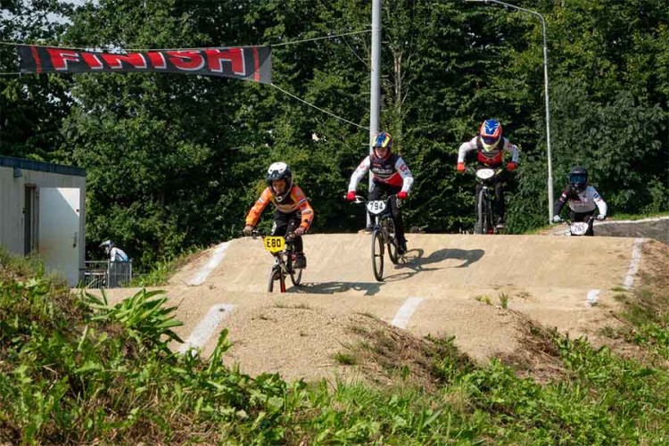 Tropische temperaturen voor BMX-ers in Ammerzoden