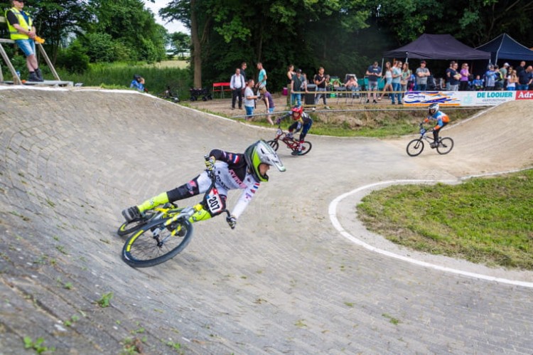 400 BMX-ers racen in Ammerzoden om de winst