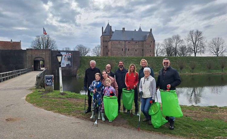 Vrijwilligers en medewerkers Loevestein kuisen Munnikenland