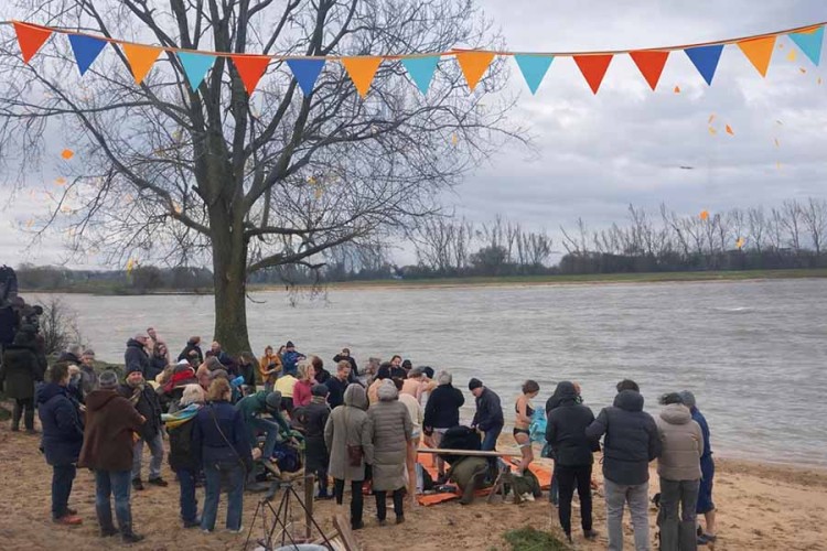 Nieuwjaarsduik Hedel