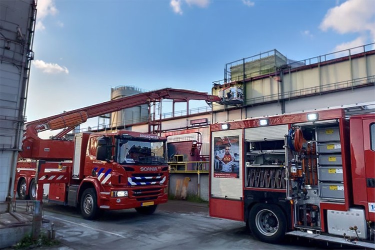 Brandweerteams beoefenen ‘grote industriebrand’ bij HAK Giessen